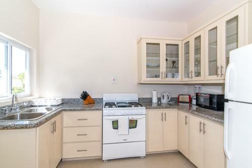 Apartamento Luxury 2br Home Facing Beach W/pool Montego Bay #5