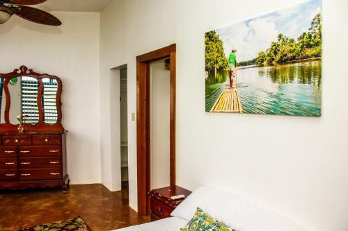 Sunshine Lodge: Your Home Away From Home