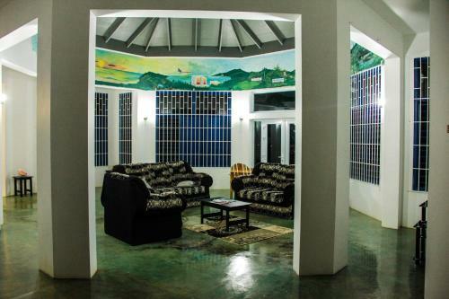 Sunshine Lodge: Your Home Away From Home