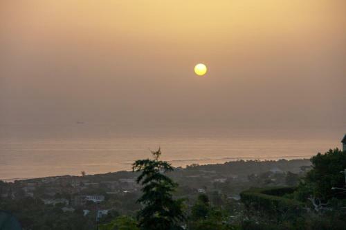 Sunshine Lodge: Your Home Away From Home