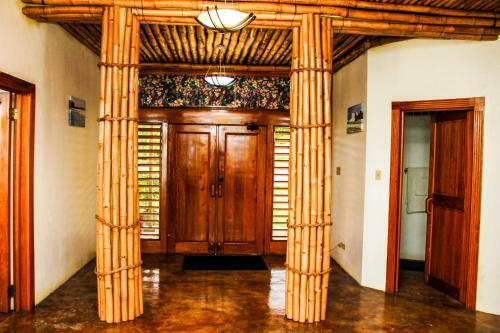 Sunshine Lodge: Your Home Away From Home