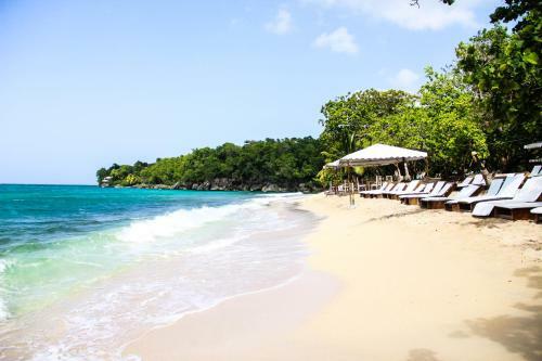 Sunshine Lodge: Your Home Away From Home