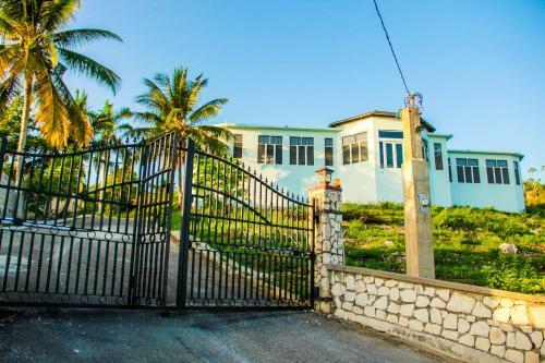 Sunshine Lodge: Your Home Away From Home