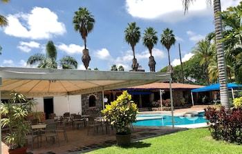 Parador De Manolos Hotel
