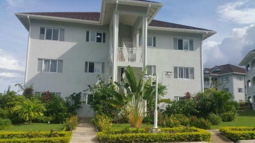 Fern Court Apartment @ Richmond