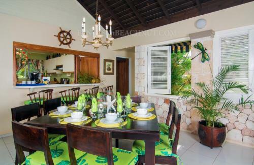 Fantasy & Beachnut Villas