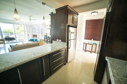 Apartamento Whispering Seas - 2 Bedroom Luxury Ocean Front Condo