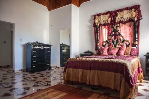 Hostal Queen Elizabeth House