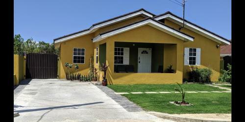 Hostal Zade's Vacation Home