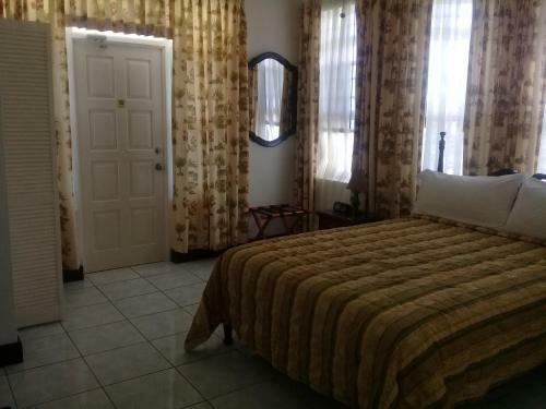 Pink Rock Inn Bed And Breakfast