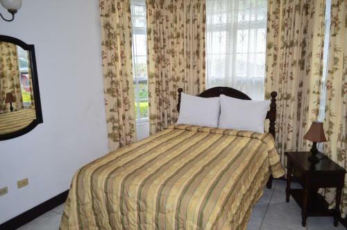 Pink Rock Inn Bed And Breakfast