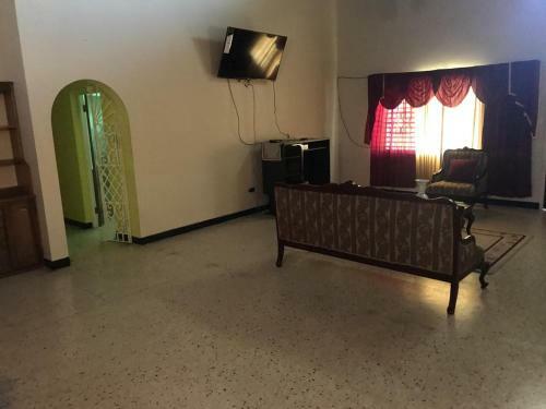 Scarlett Hall Hideaway