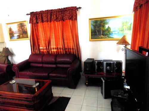 Safe Cozy House In Fully Secured Gated C/estate.