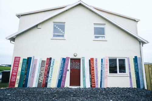 The Bookstore Family Apartment