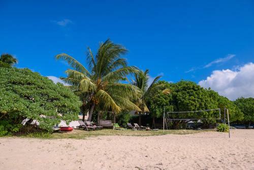 Pearly Sands - Beachfront Deluxe Apartment