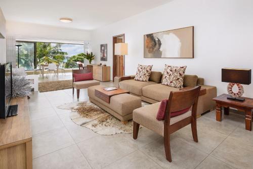Pearly Sands - Beachfront Deluxe Apartment