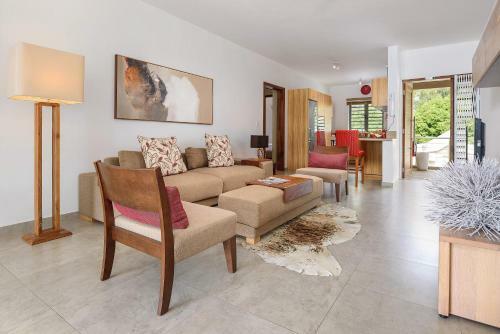 Pearly Sands - Beachfront Deluxe Apartment