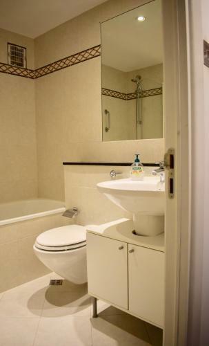 Stylish 1 Bedroom Apartment By Grand Canal