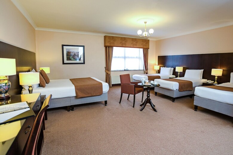 Sheldon Park Hotel And Leisure Club