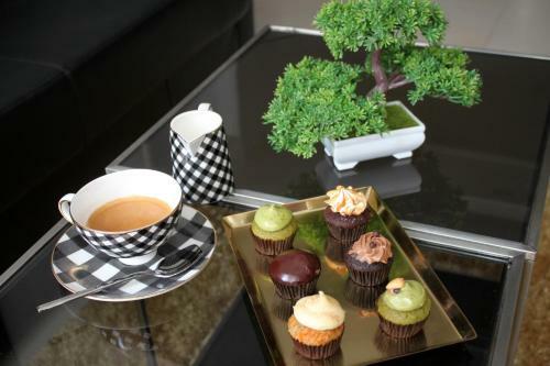 Large Boutique Style Apartment - Upper House
