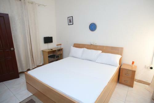 Hostal Akmary Guest House