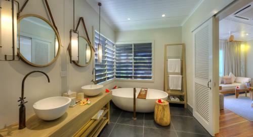 Hotel Vomo Island Resort