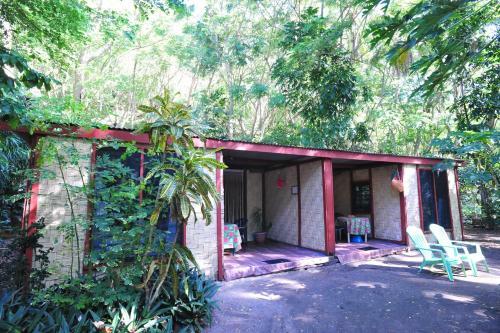 Hostal Dolphin Bay Divers Retreat