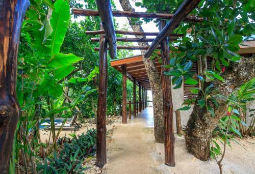 Hotel Savasi Island Resort