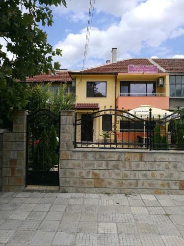 Hostal Guest House Karaulanov