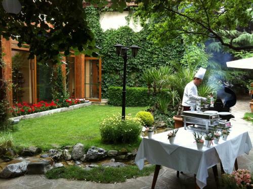 Hostal Bozukova House
