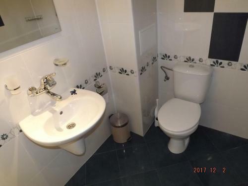 Hostal Faina Guest House