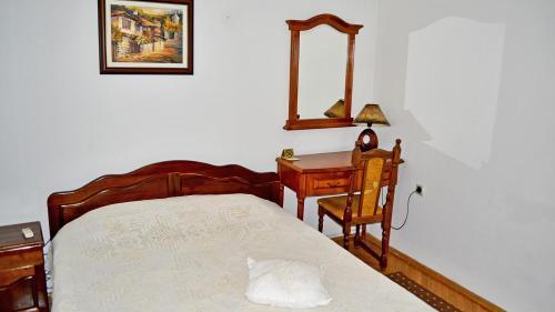 Family Hotel Varosha 2003
