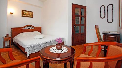 Family Hotel Varosha 2003
