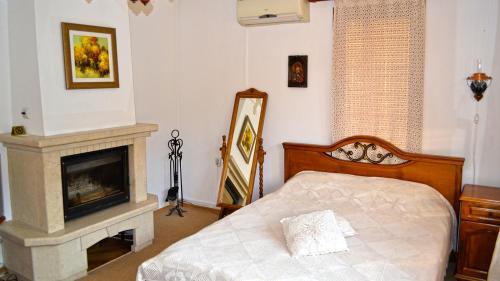 Family Hotel Varosha 2003