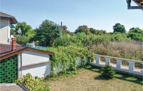 Three-bedroom Holiday Home In Krapets