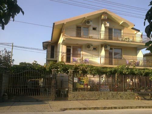 Hostal Guest House Rusalka