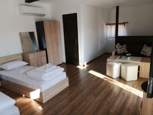 Hostal Papanovata House