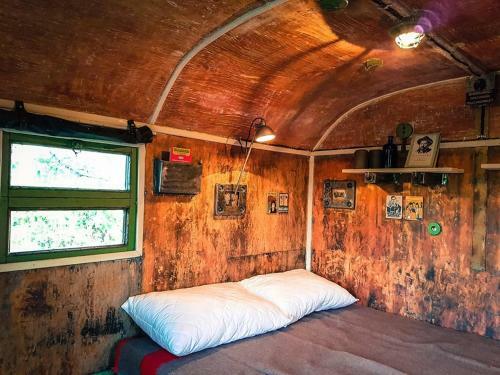 Bed & Breakfast Cob Camp