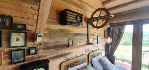 Bed & Breakfast Cob Camp