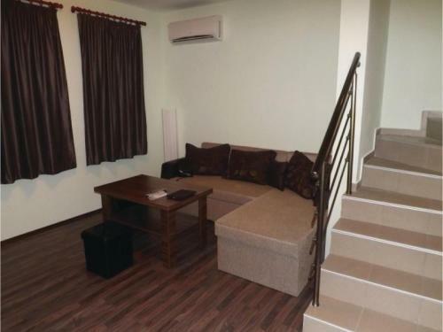 Three-bedroom Holiday Home In Velika Village