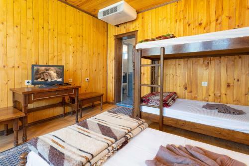 Holiday Village Apriltsi