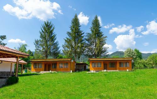 Holiday Village Apriltsi