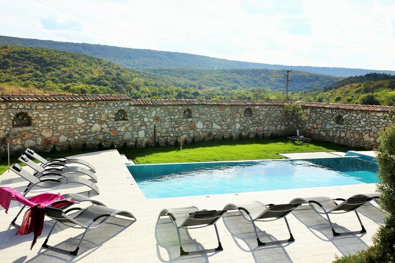 Heaven Hills Villa