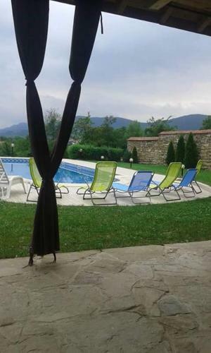 Hostal Vila Nikolina Guesthouse