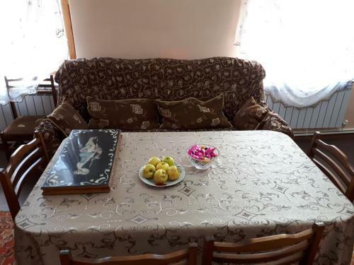Hostal Tatev Emma B&B