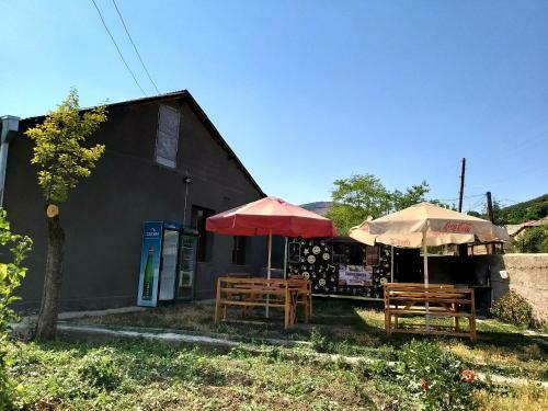 Hostal Tatev Emma B&B