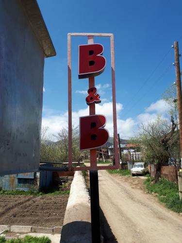 Hostal Tatev Emma B&B