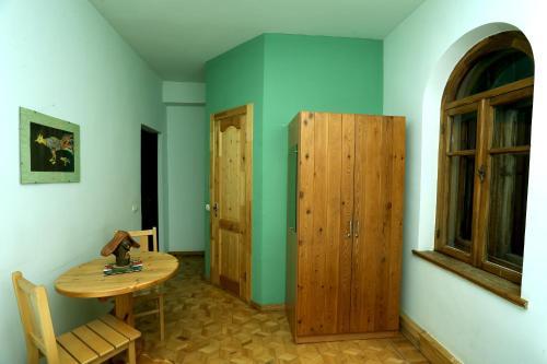 Hostal Daravand Guest House