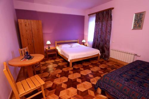 Hostal Daravand Guest House