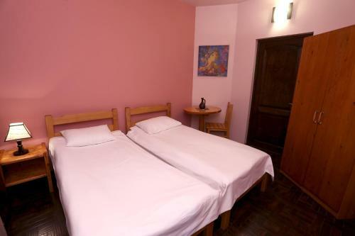 Hostal Daravand Guest House